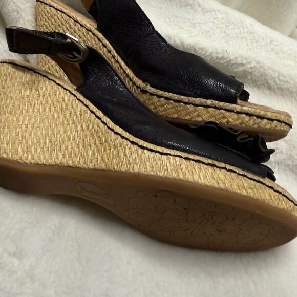 Born BOC Black Leather Floral Peep Toe Slingback Wedge Sandals size 9 - Picture 6 of 7